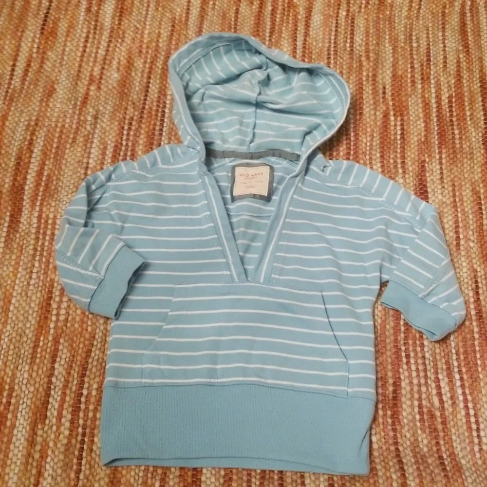 Girls 6 old navy hoodie shirt‎ small